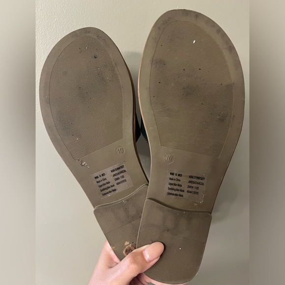 Sandals - Picture 2 of 3